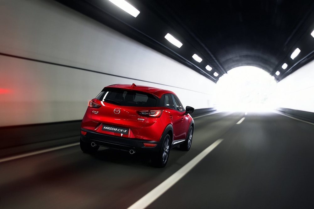 2017CX-3_Geneva_Action4