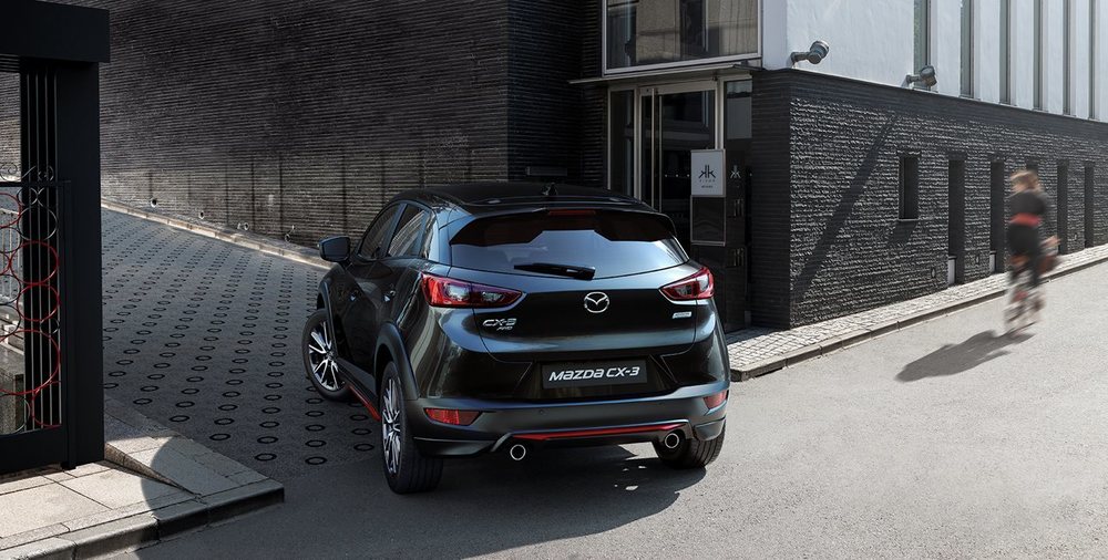 2017CX-3_Geneva_Action6
