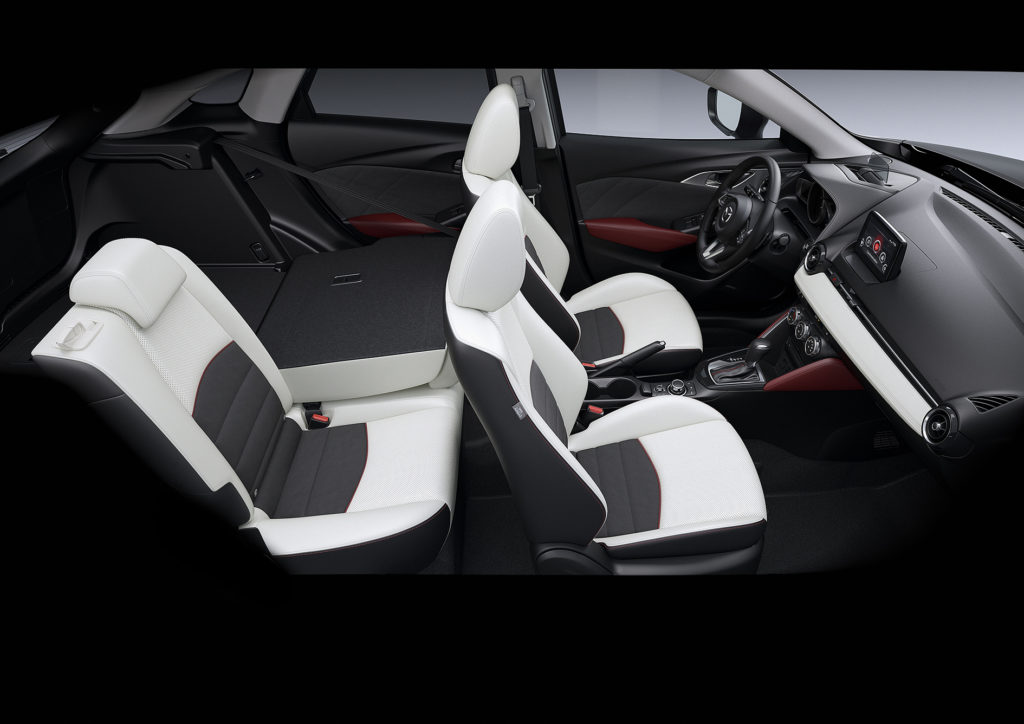 2017CX3_Geneva_Interior_white3