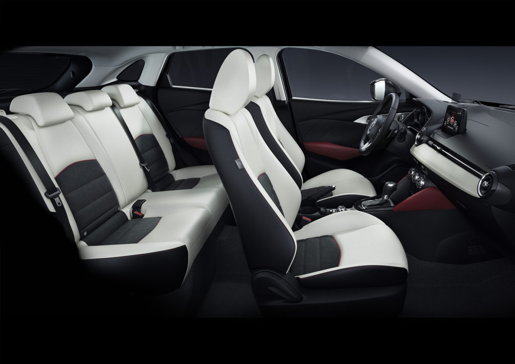 2017CX3_Geneva_Interior_white7