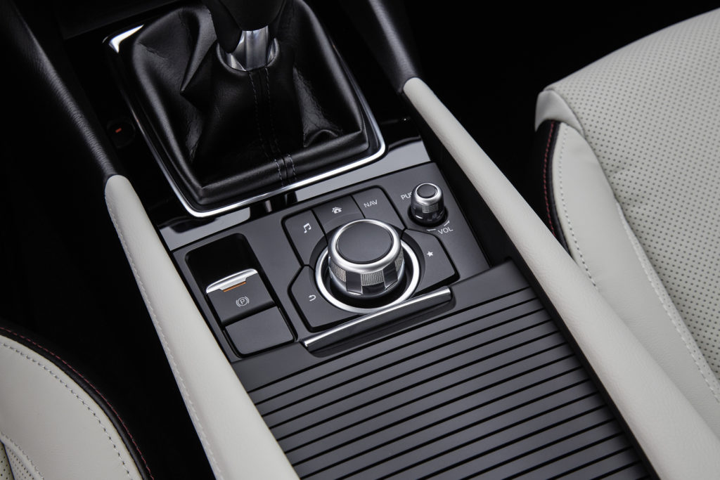2017Mazda3_Details_CenterConsole_1_hires