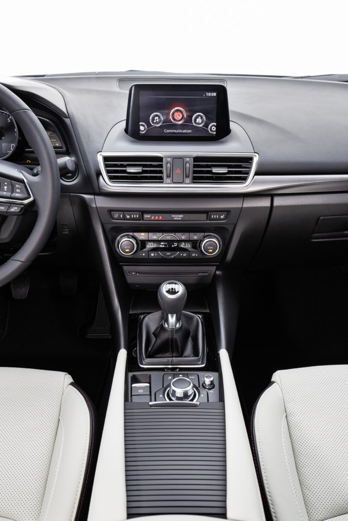 2017Mazda3_Details_CenterConsole_3_hires