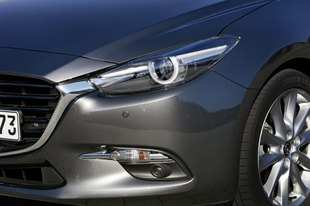 2017Mazda3_Details_Headlamp_2_hires