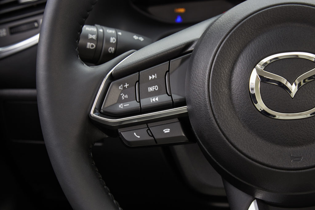 2017Mazda3_Details_SteeringWheel_1_hires