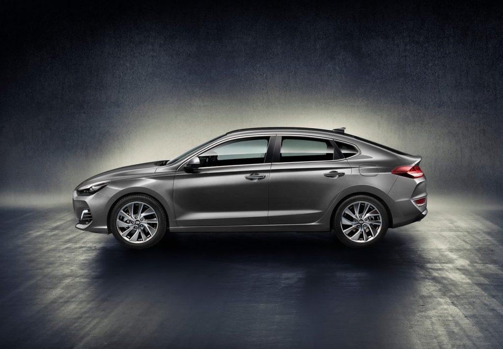 Hyundai-i30_Fastback-2018-1280-02