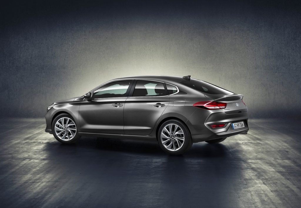 Hyundai-i30_Fastback-2018-1280-03