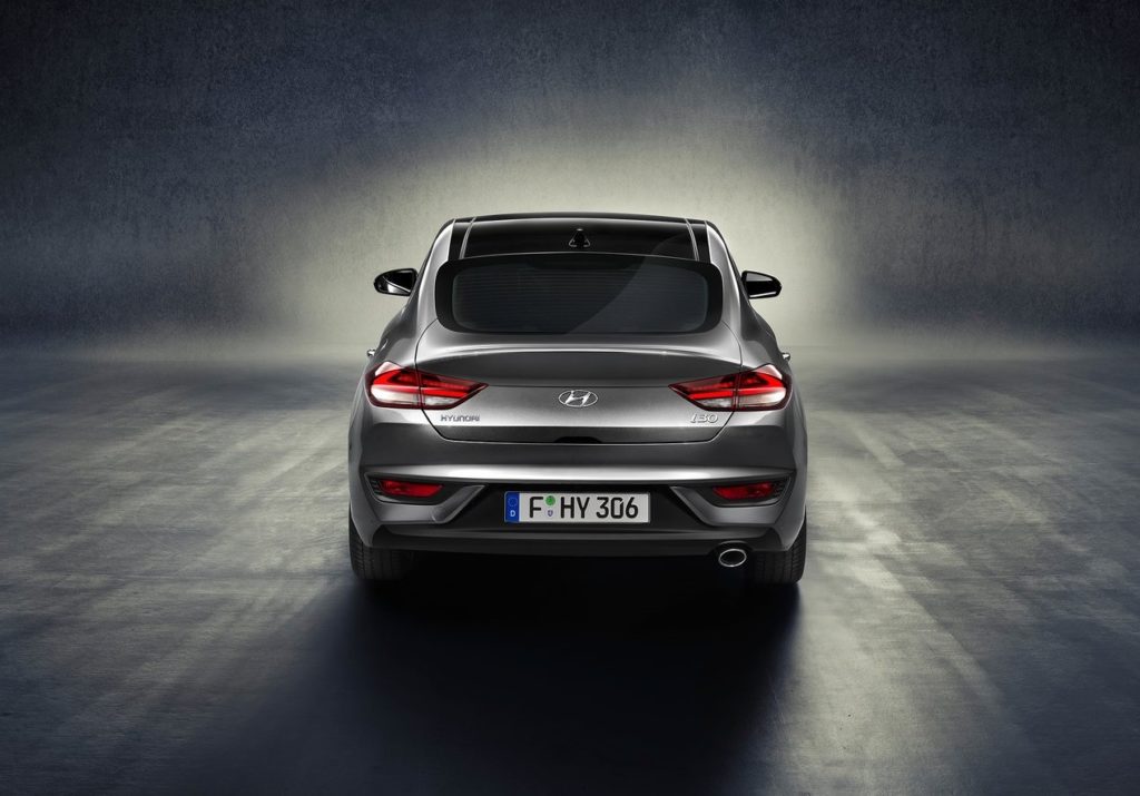Hyundai-i30_Fastback-2018-1280-04