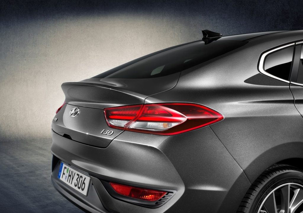Hyundai-i30_Fastback-2018-1280-07