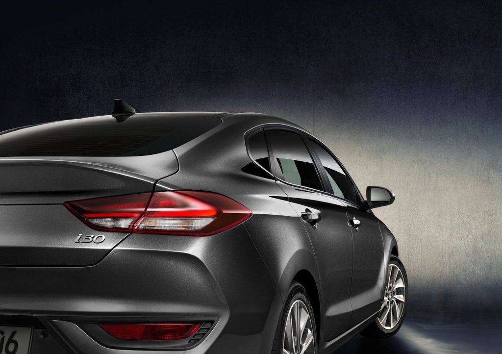 Hyundai-i30_Fastback-2018-1280-08