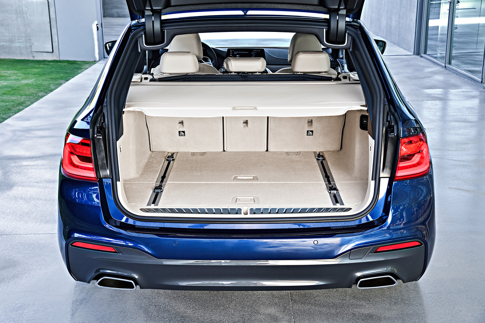P90245035_highRes_the-new-bmw-5-series