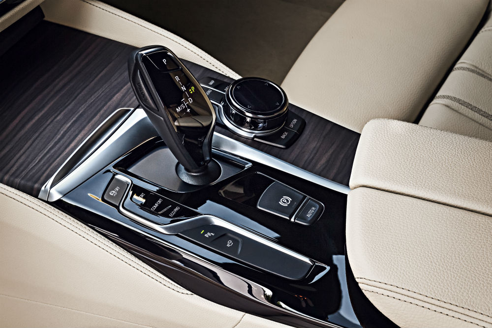 P90245049_highRes_the-new-bmw-5-series