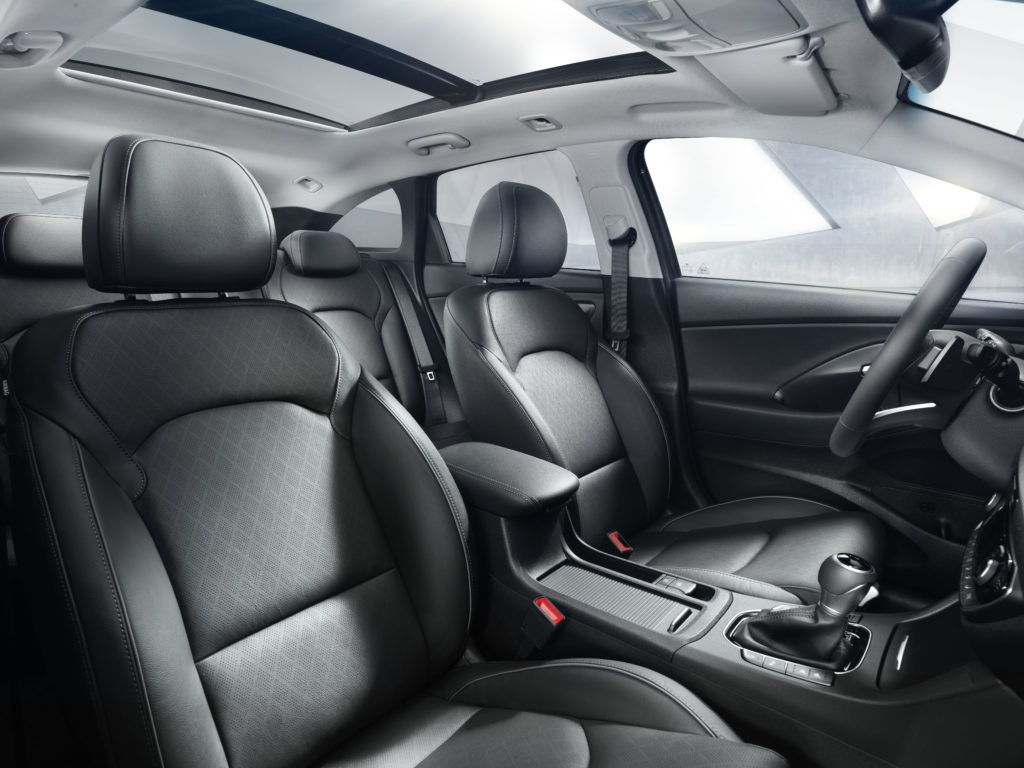i30-wagon-interior-1-hires