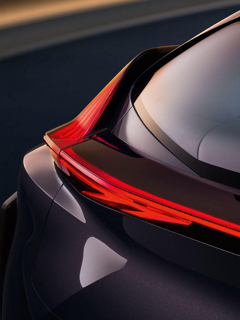 lexus-ux-section02_01-810x1080_tcm-3154-1031047
