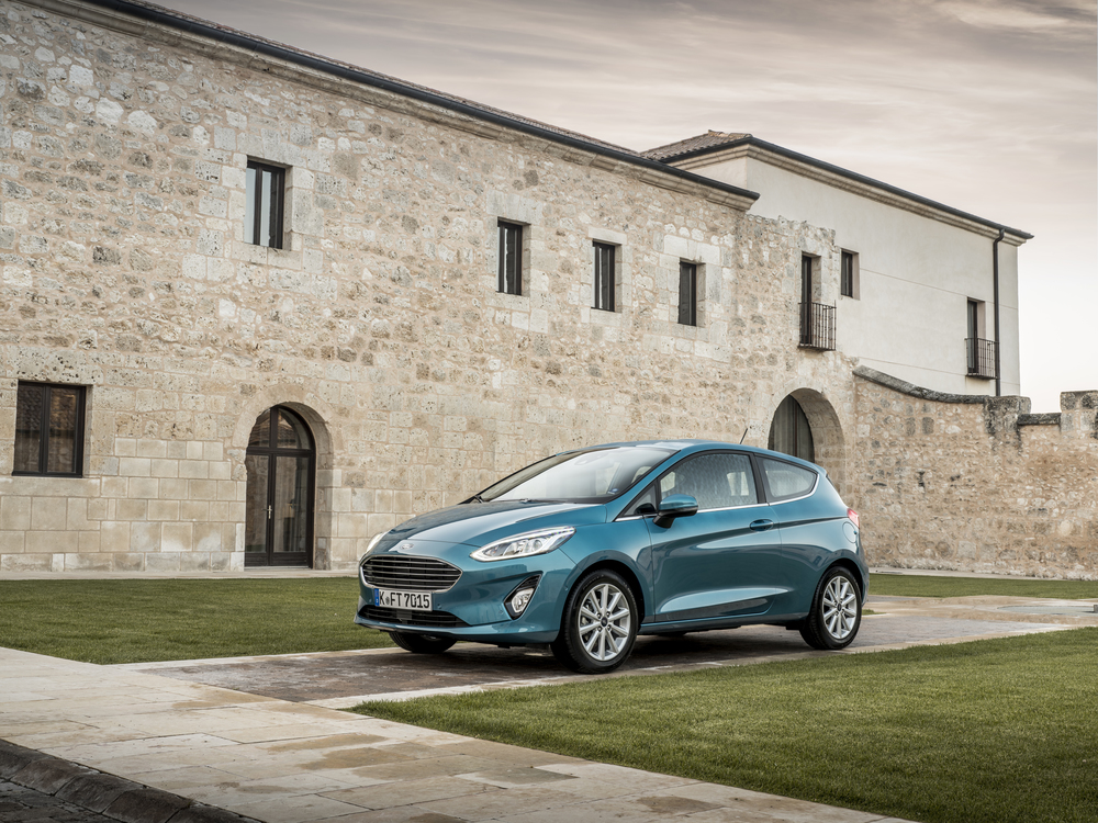 2017_Ford_Fiesta_Titanium_Wave_Blue_065-(1)
