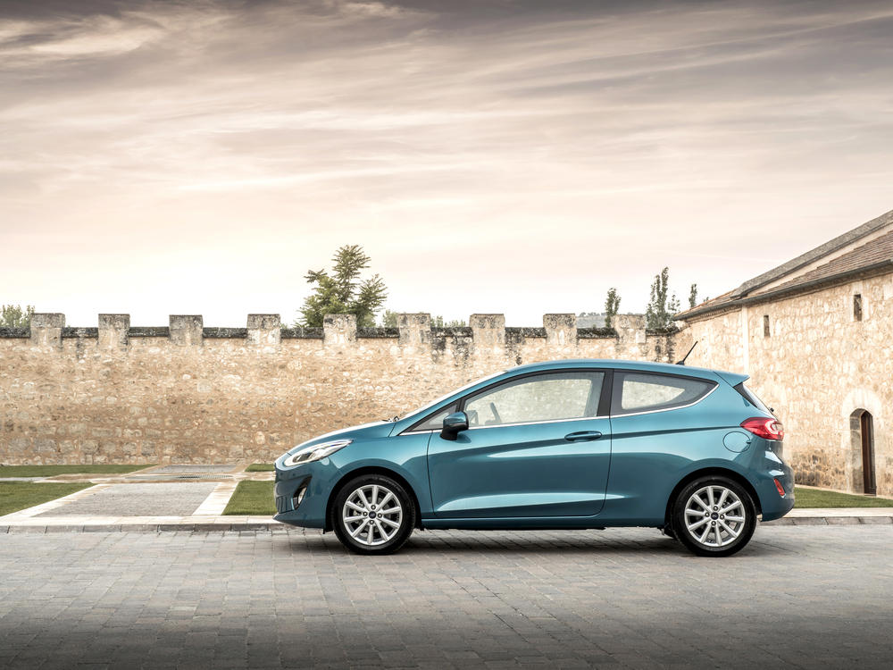 2017_Ford_Fiesta_Titanium_Wave_Blue_066