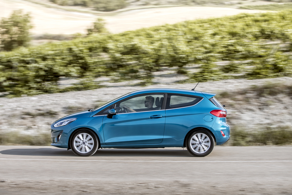 2017_Ford_Fiesta_Titanium_Wave_Blue_074