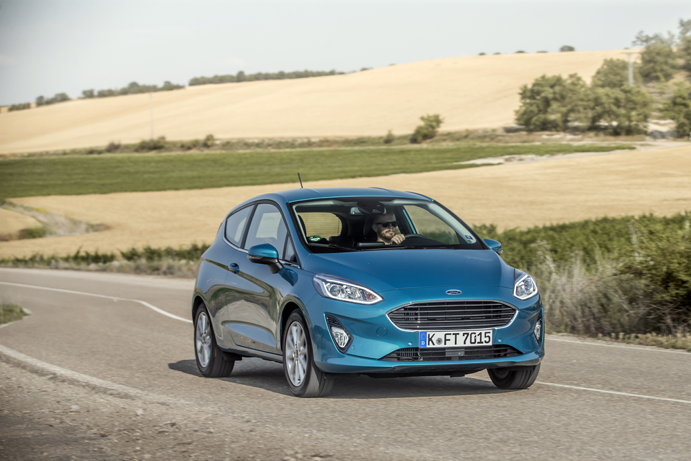 2017_Ford_Fiesta_Titanium_Wave_Blue_076
