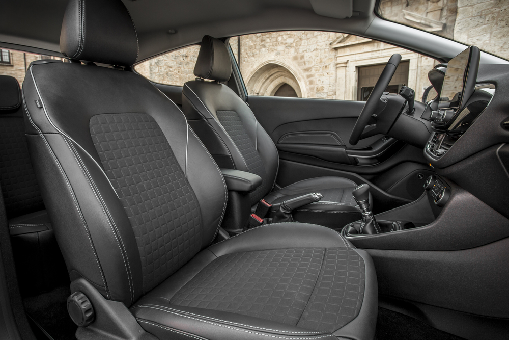 2017_Ford_Fiesta_Titanium_Wave_Blue_078