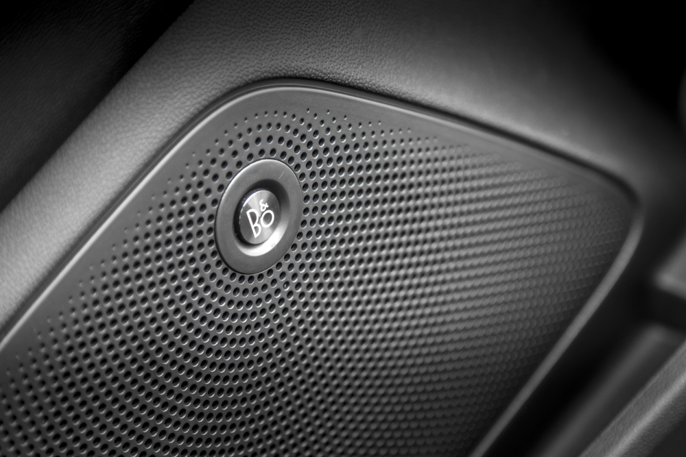2017_Ford_Fiesta_Titanium_Wave_Blue_084
