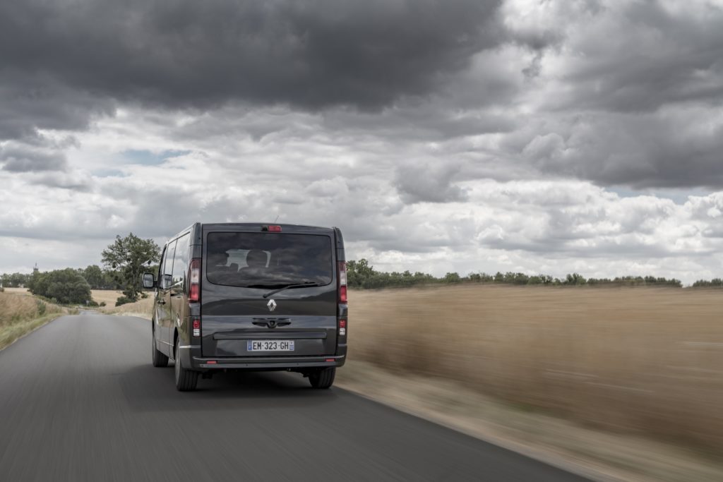 93588_2017_renault_trafic_spaceclass_36678696944_o