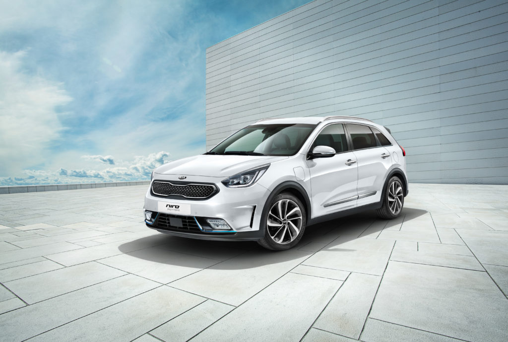 Kia_Niro_PHEV_3_4_front_view_B