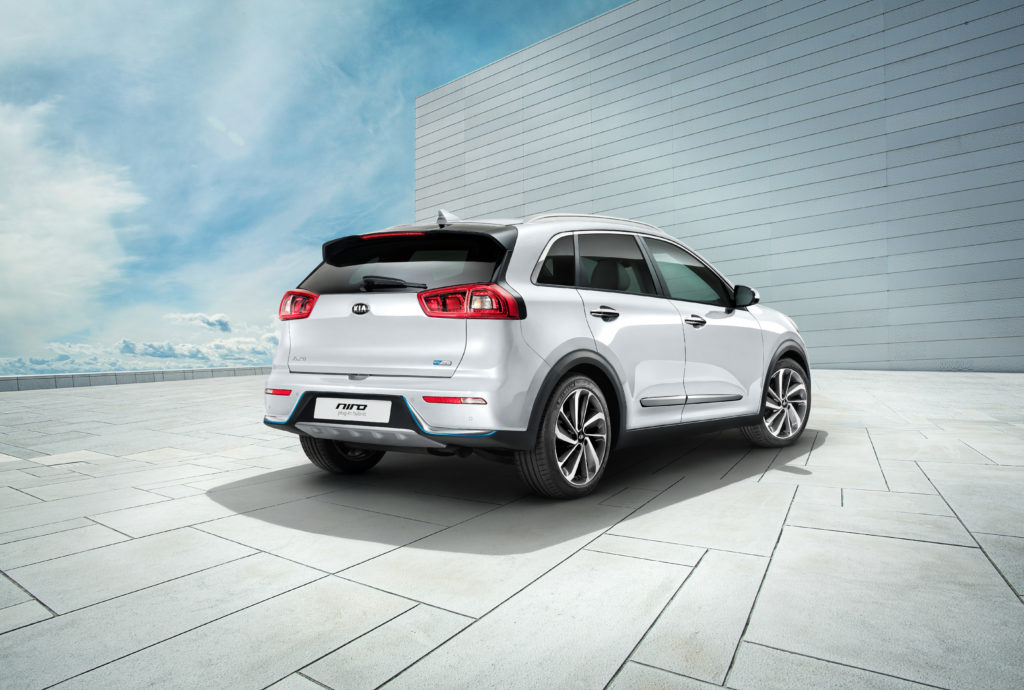 Kia_Niro_PHEV_3_4_rear_view_B