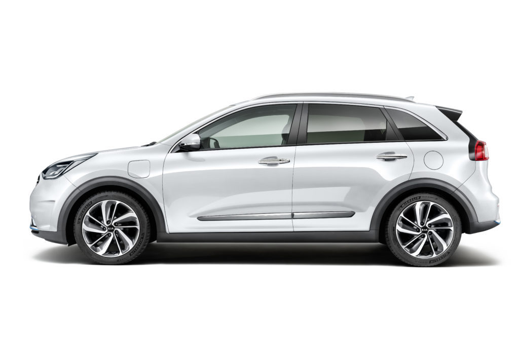 Kia_Niro_PHEV_side_view