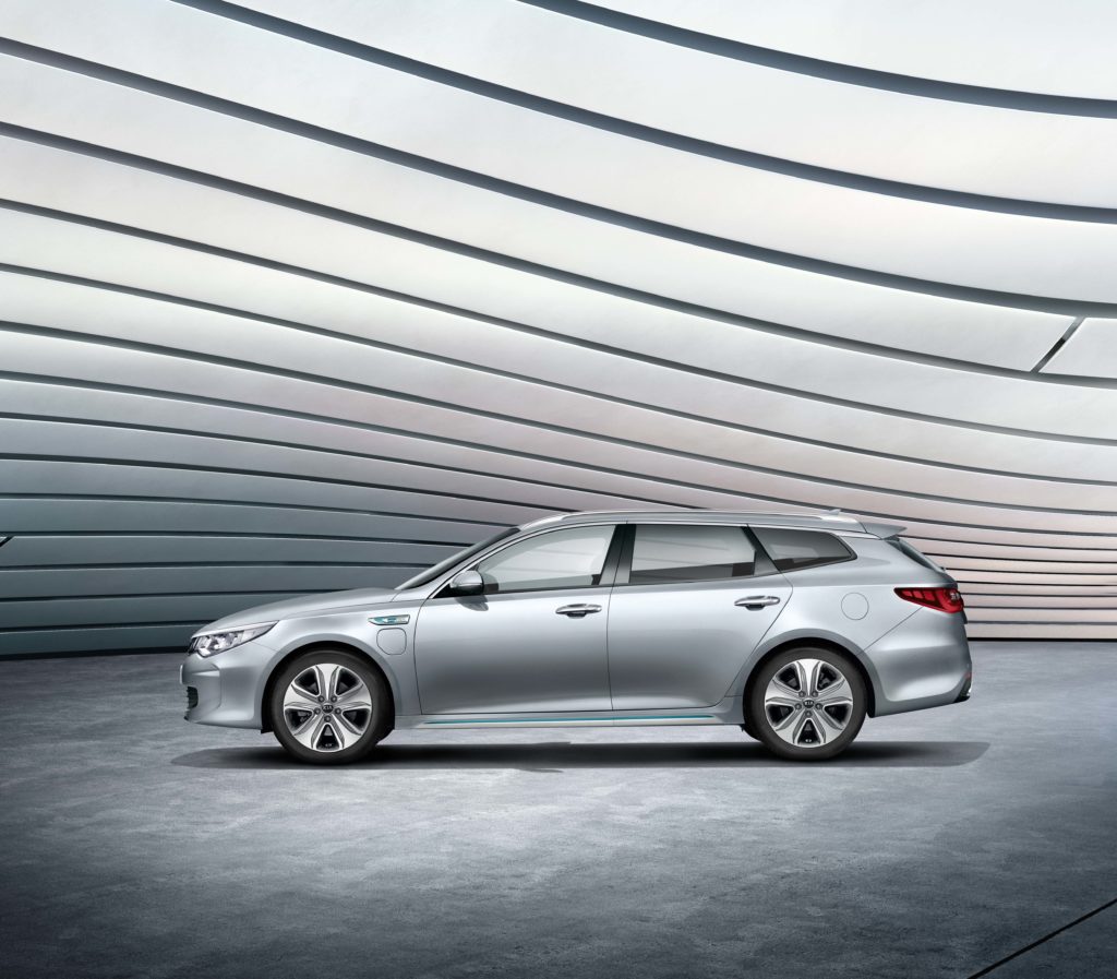 Kia_Optima_sw_PHEV_side_view_B