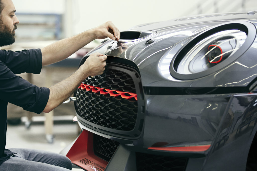 P90275428_highRes_mini-john-cooper-wor