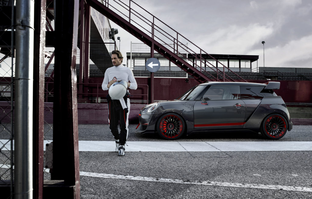 P90275444_highRes_mini-john-cooper-wor