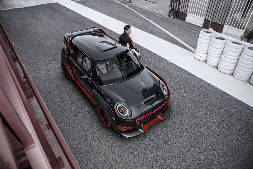 P90275445_highRes_mini-john-cooper-wor