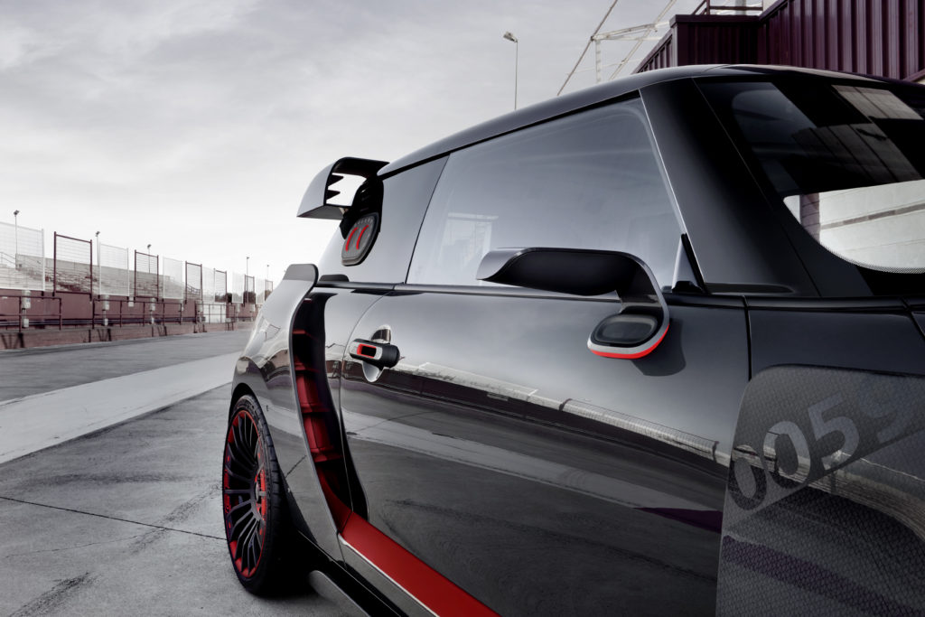 P90275449_highRes_mini-john-cooper-wor