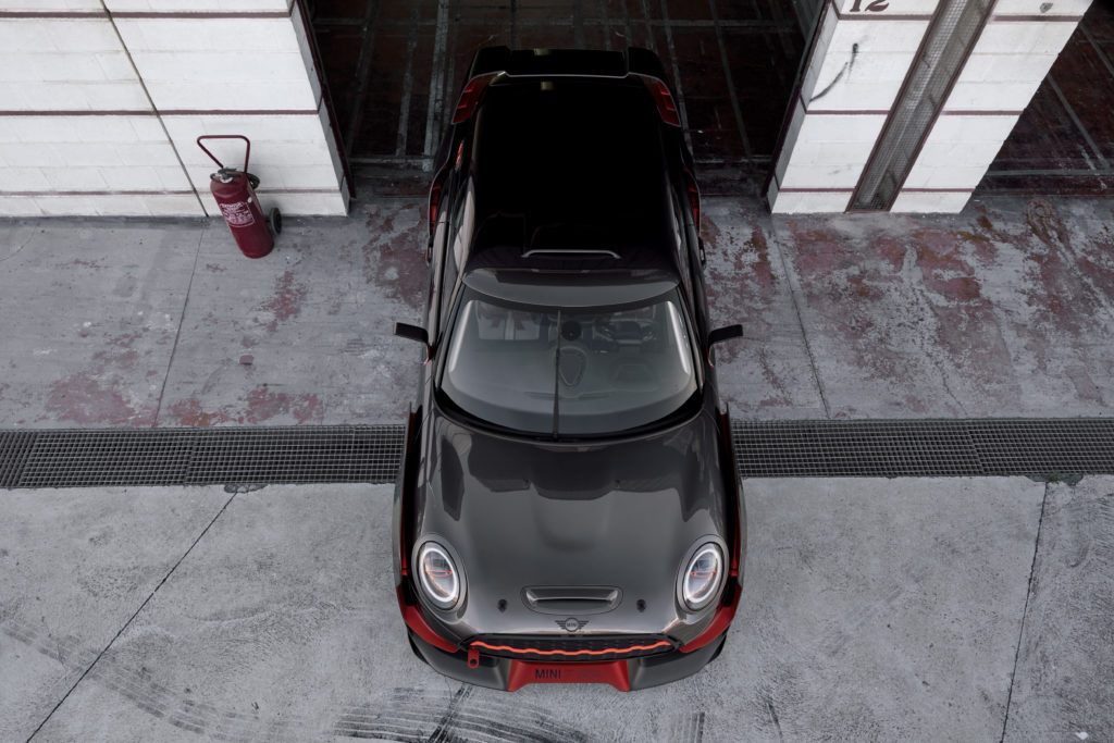 P90275451_highRes_mini-john-cooper-wor