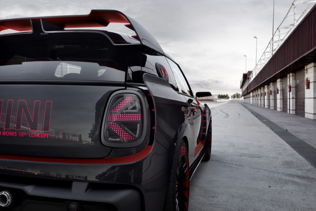 P90275452_highRes_mini-john-cooper-wor
