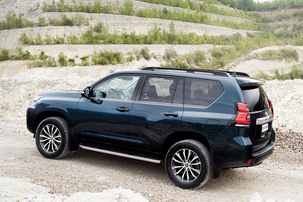 toyota_landcruiser_static_08