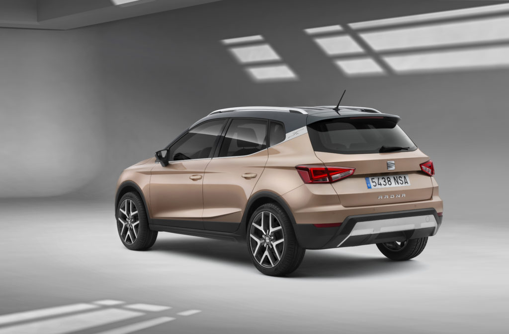 04_New SEAT Arona_3.4 Rear_Mystic Magenta_S_HD
