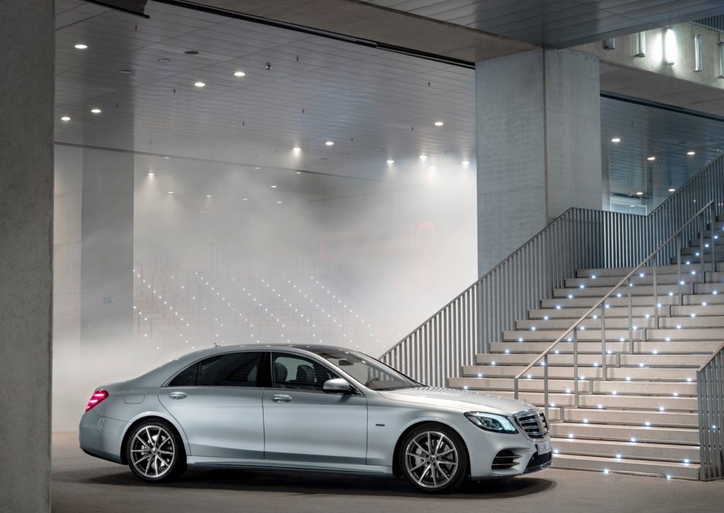 Mercedes-Benz-S560e-2018-1280-03