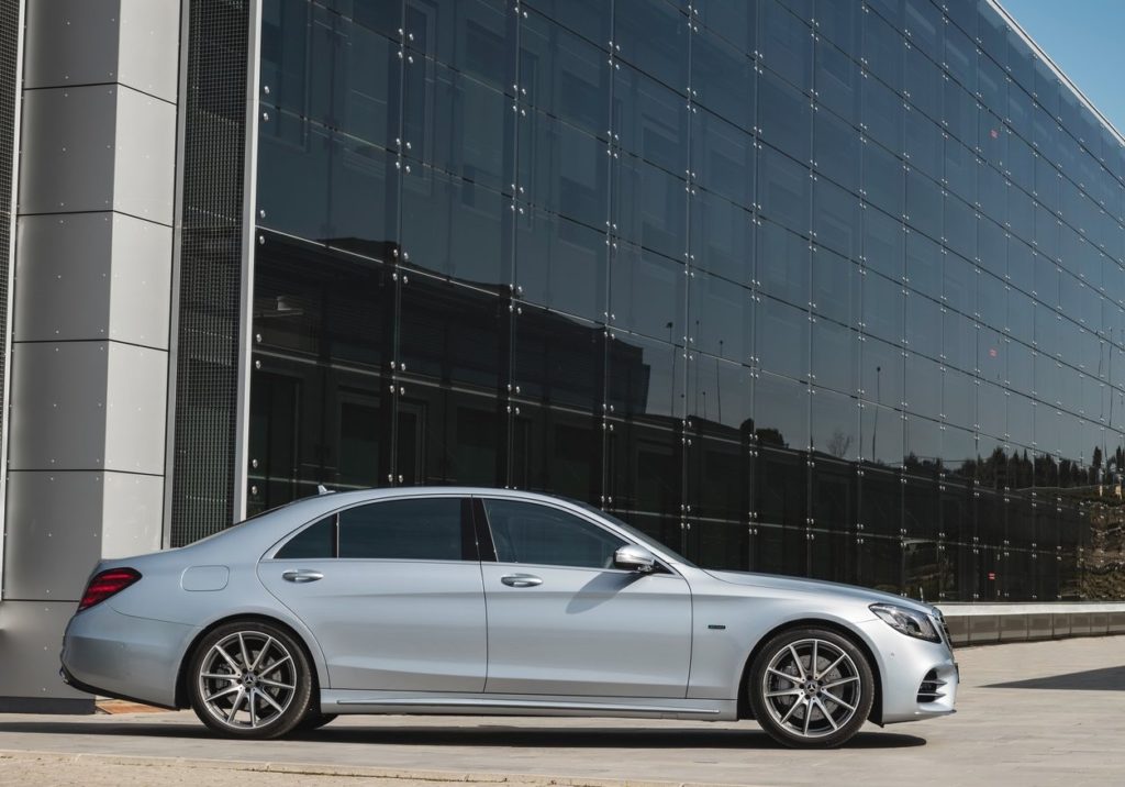 Mercedes-Benz-S560e-2018-1280-08