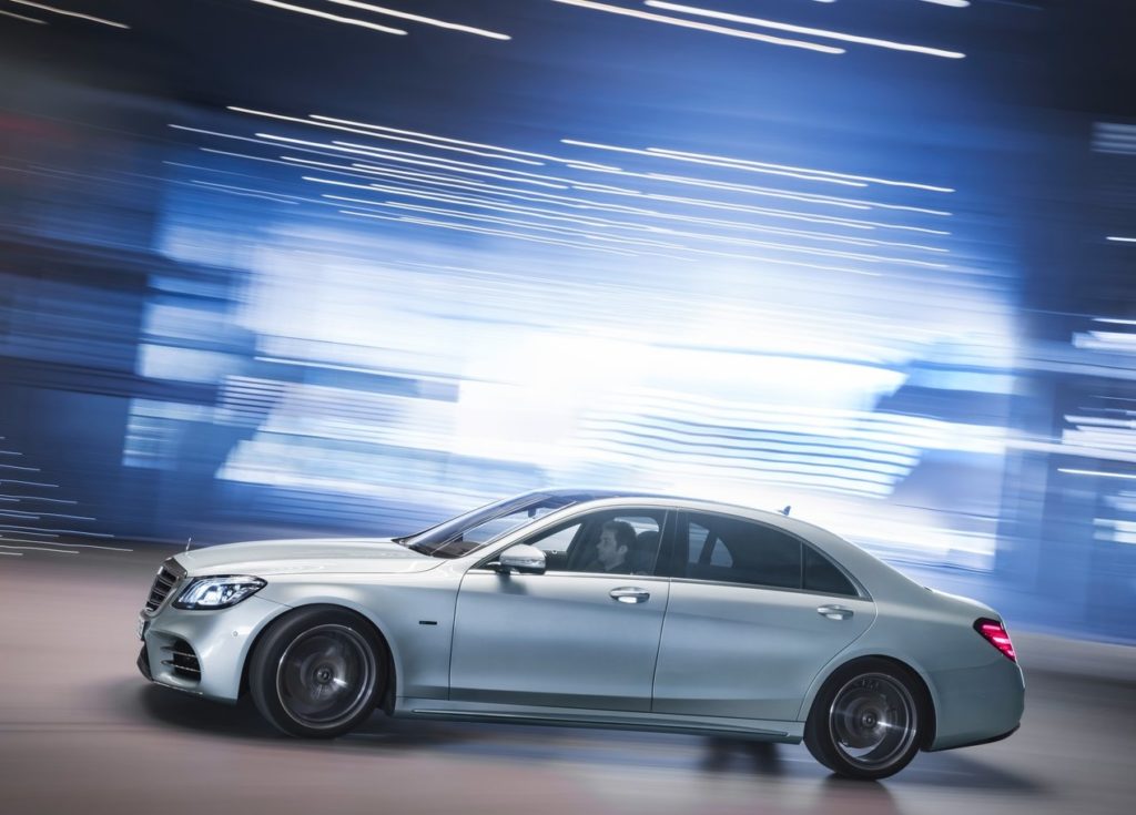 Mercedes-Benz-S560e-2018-1280-0b