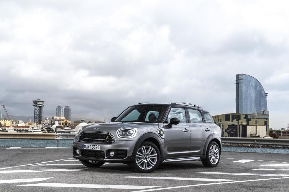 P90257577_highRes_mini-cooper-s-e-coun