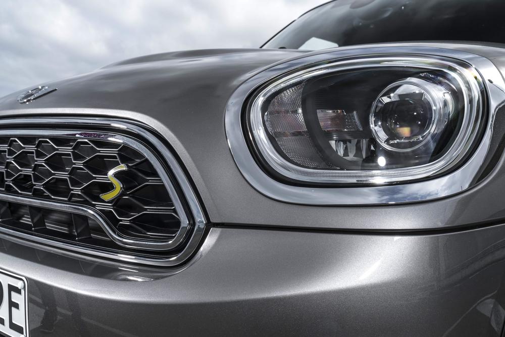 P90257626_highRes_mini-cooper-s-e-coun