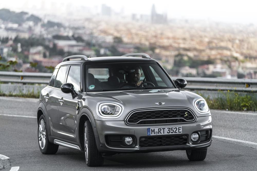P90257672_highRes_mini-cooper-s-e-coun