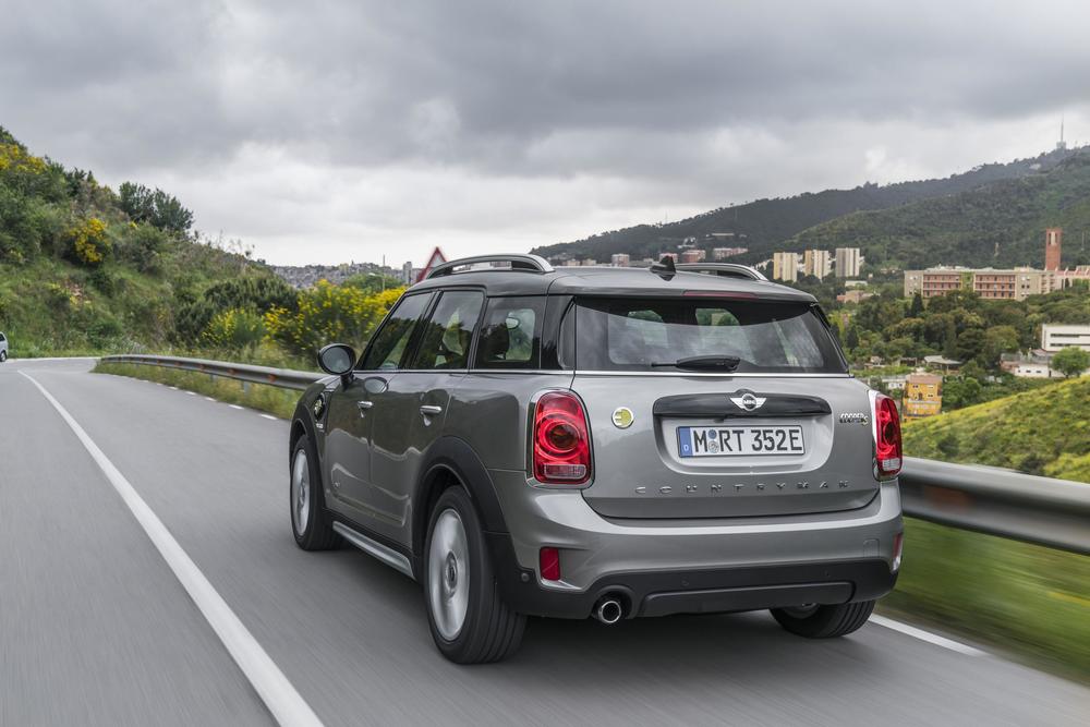 P90257675_highRes_mini-cooper-s-e-coun
