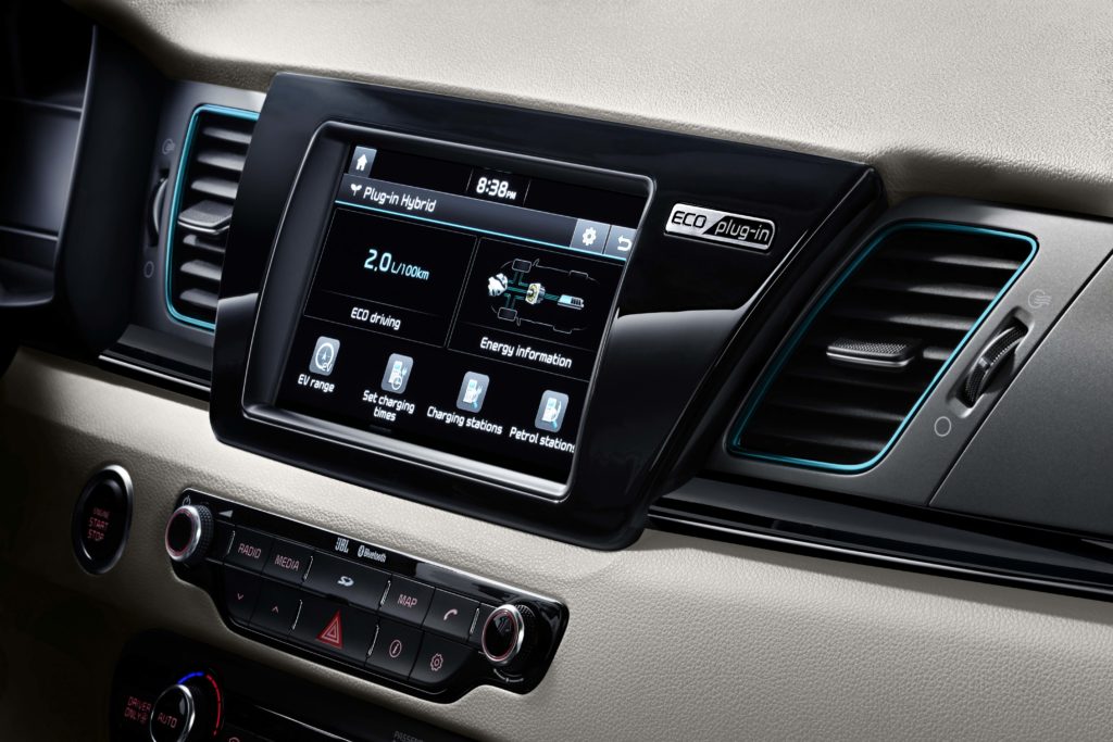 kia_niro_plug-in_hybrid_my17_detail_-_navigation_11171_61931