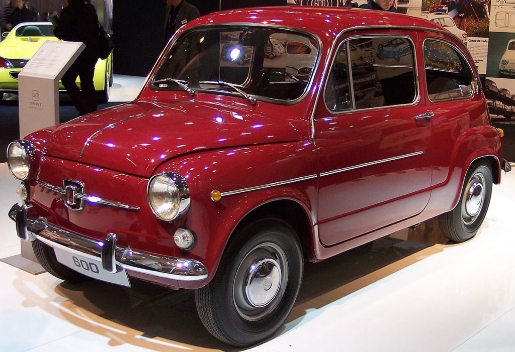 1200px-Seat_600_red_vl_TCE