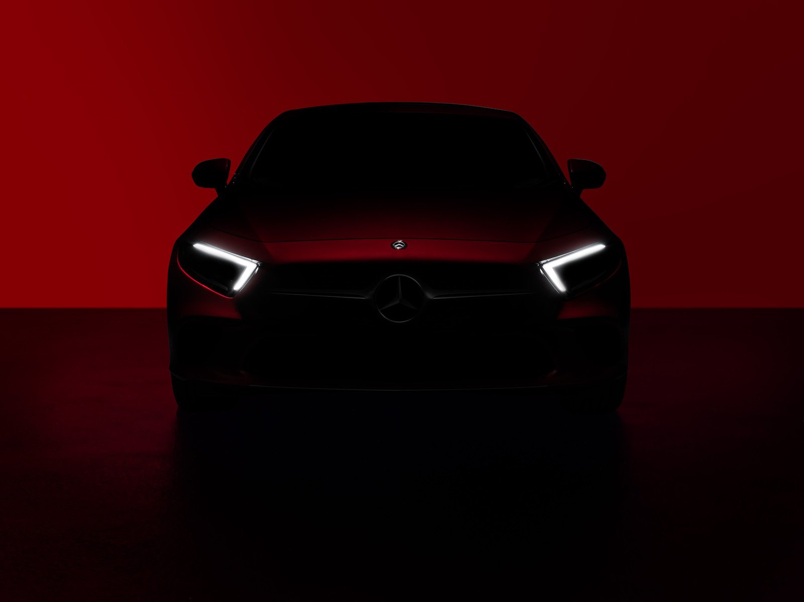 Mercedes revela vislumbre do novo CLS Coupé thumbnail