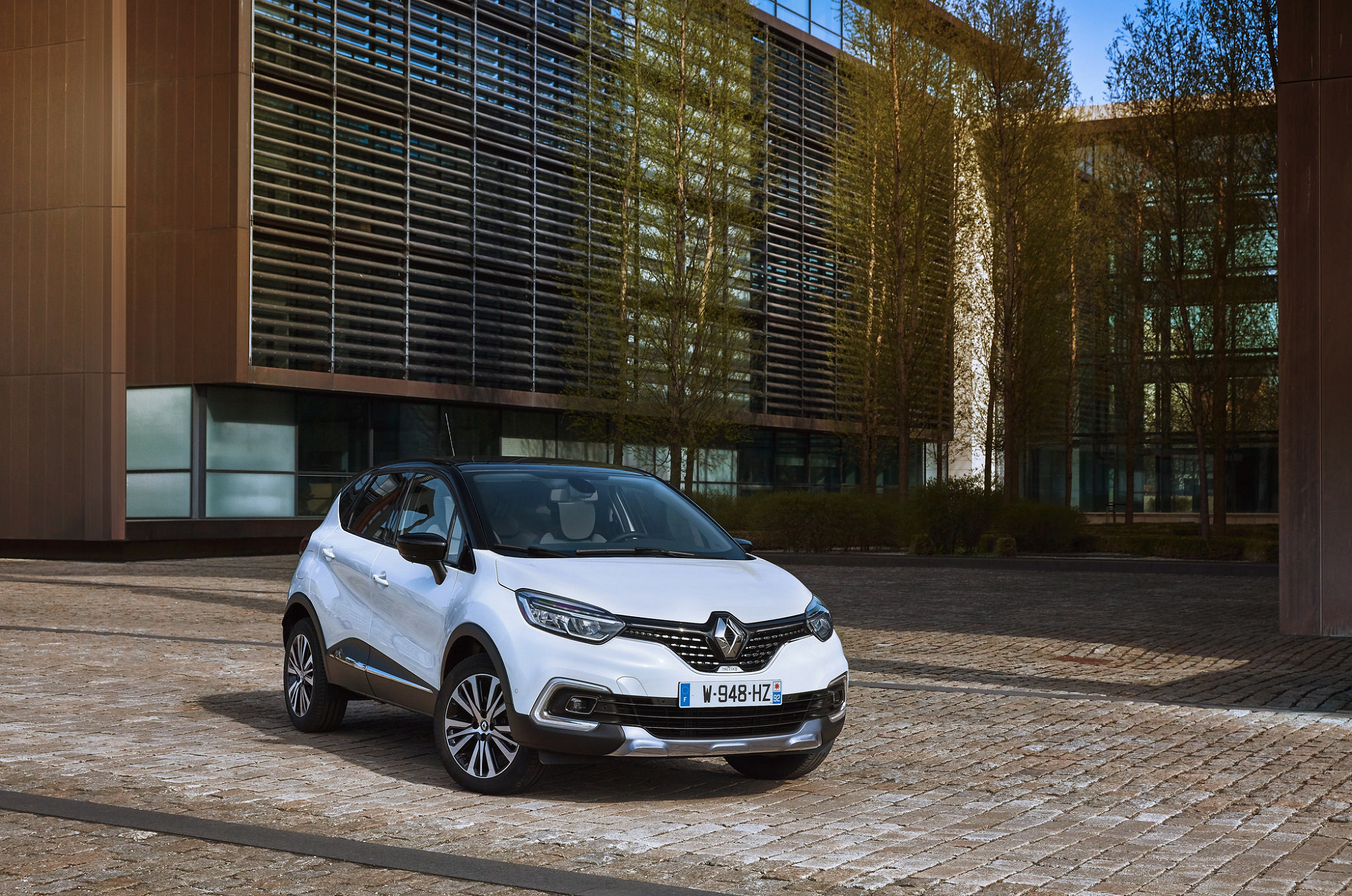 Novo Renault Captur Initiale Paris disponível desde 24.030€ thumbnail