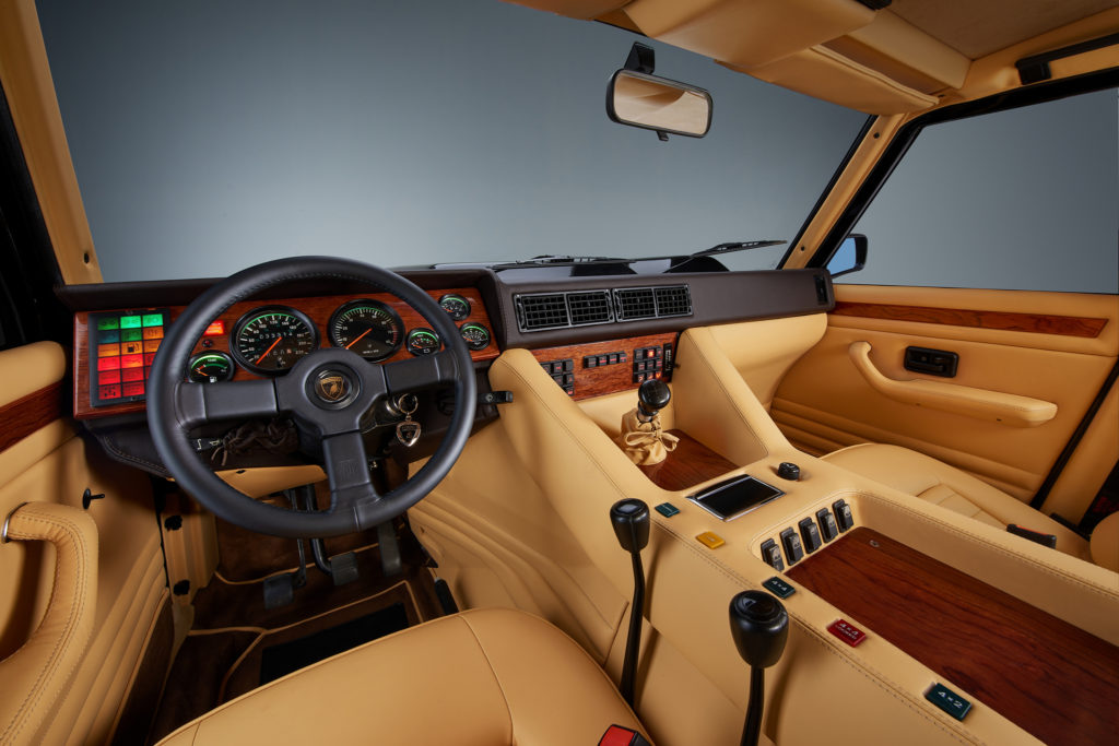 Lamborghini-LM002-cabin