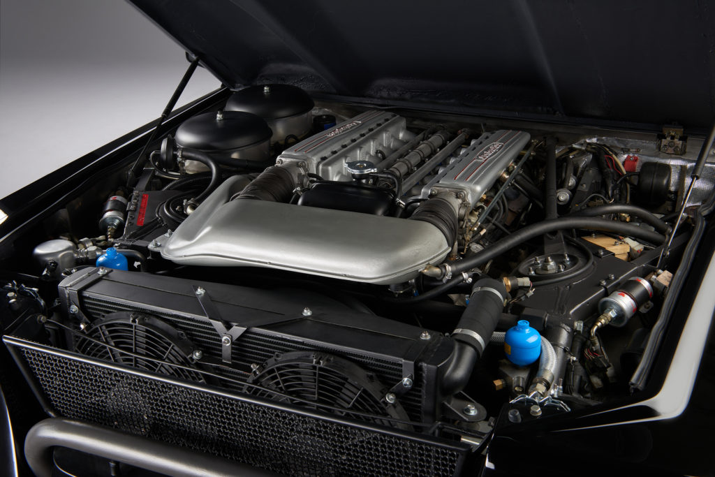 Lamborghini-LM002-engine