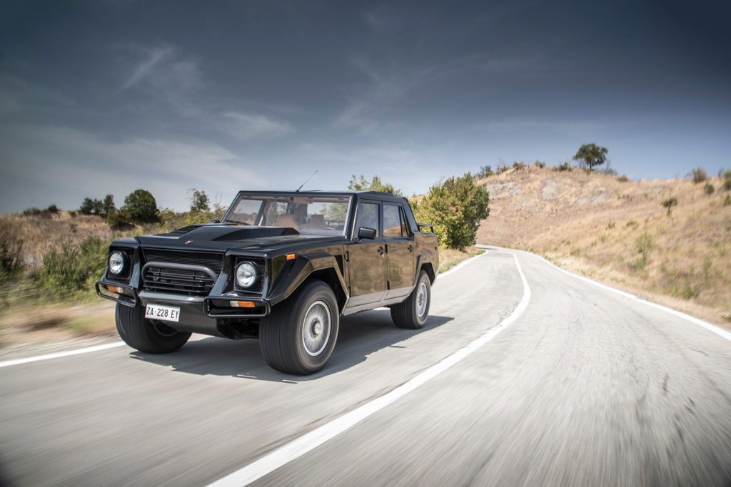 Lamborghini-LM002-front-three-quarter-in-motion-01